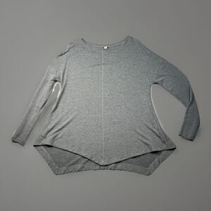 Lucy T-Shirt Women's Small Round Neck Long Sleeve Athletic Long‎ Sleeve Tee